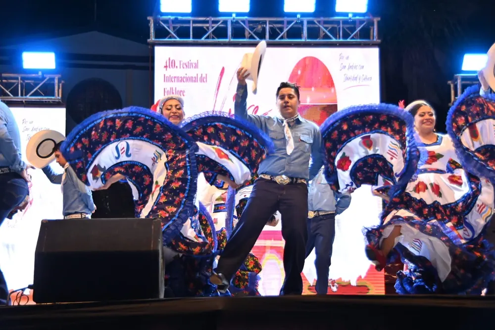 82161a38-c4ad-4ff6-a5f6-86638636383b